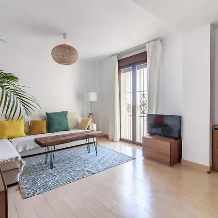 Beautiful Duplex-city Center. Parking By The House