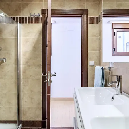 Beautiful Duplex-city Center. Parking By The House Holiday home