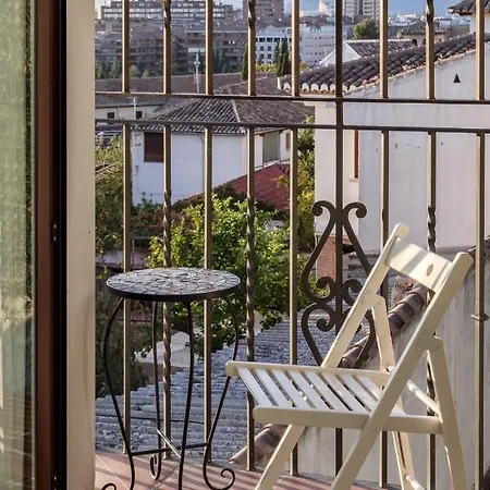 Beautiful Duplex-city Center. Parking By The House